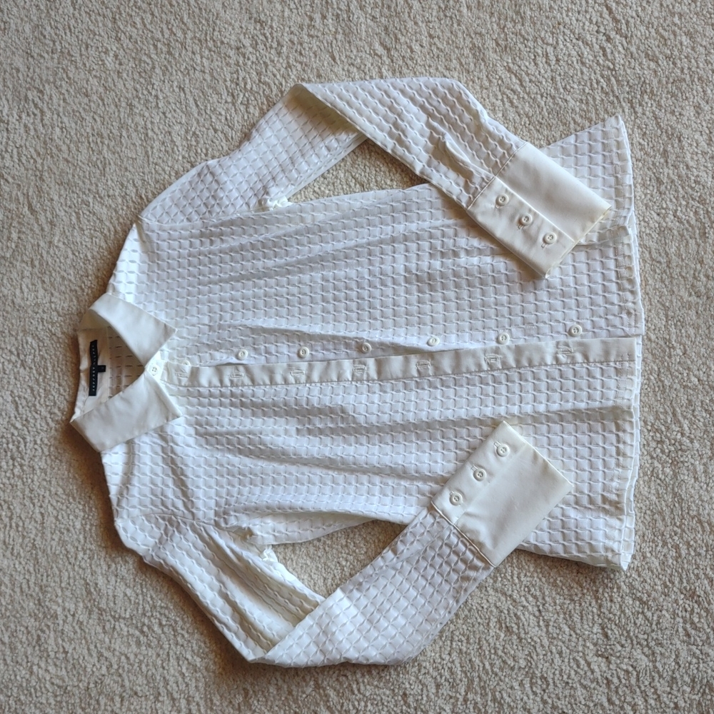 Pretty textured blouse to tuck in or leave out.